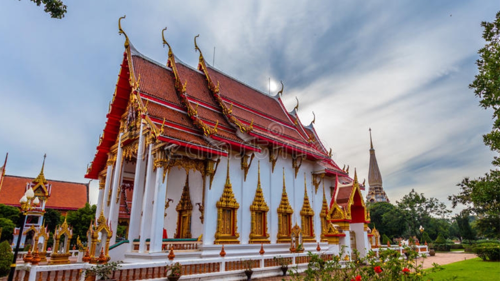 Ngồi chùa Wat Chalong linh thiêng