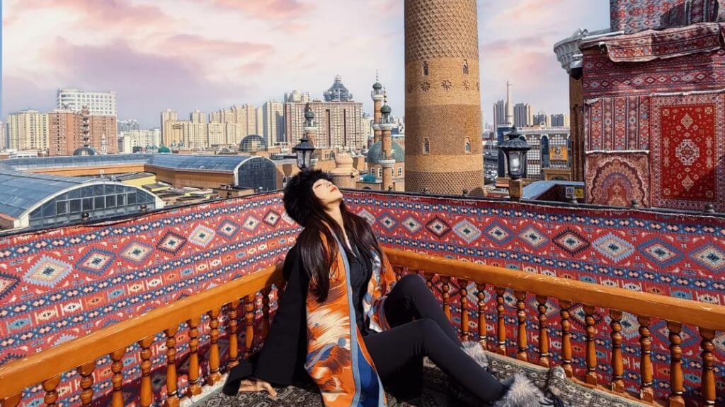 Khám phá nhịp sống sôi động và nét văn hóa đặc sắc của người Duy Ngô Nhĩ tại Grand Bazaar