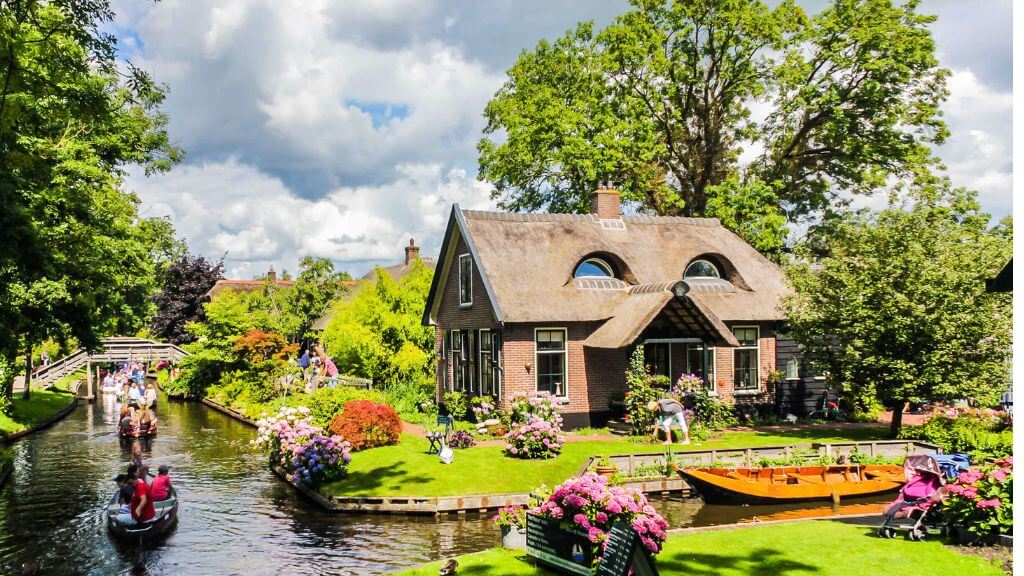 Làng cổ Giethoorn – Viên ngọc xanh giữa miền Bắc Hà Lan