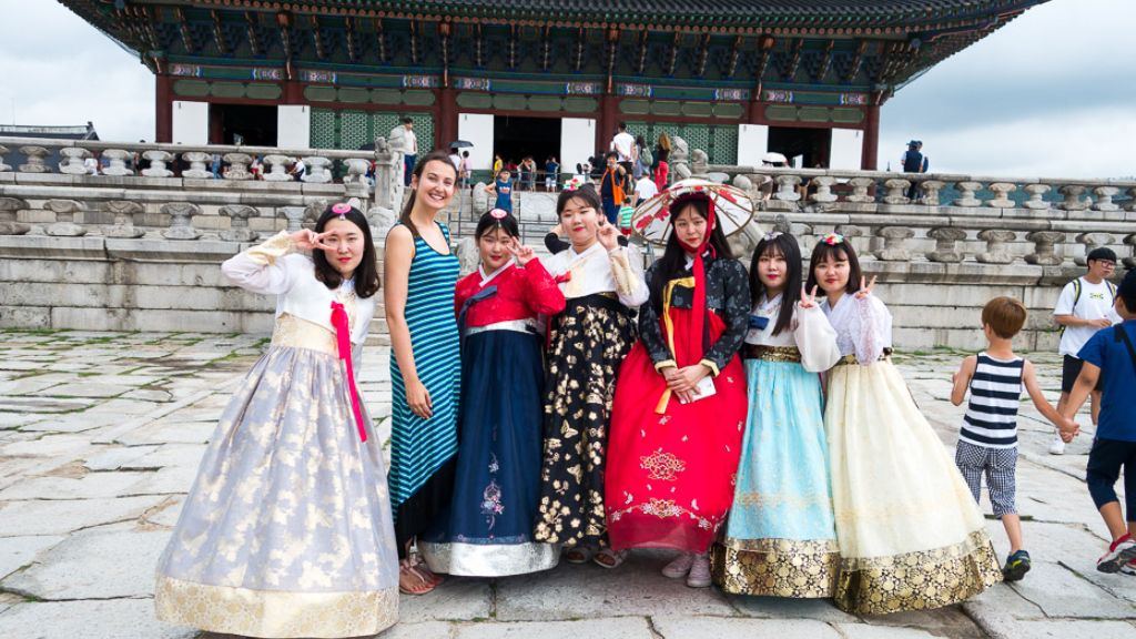 Du Lịch tết Hàn Quốc check in mặc Hanbok tại Cảnh Phúc Cung