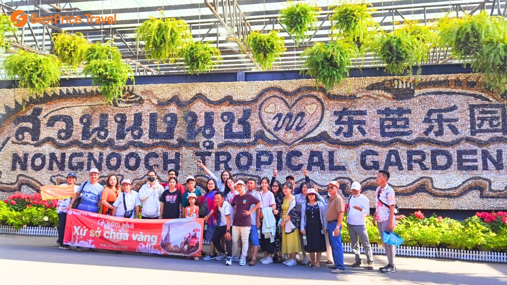 Đoàn khách BestPrice tham quan Nong Nooch trong tour Thái Lan 5N4Đ