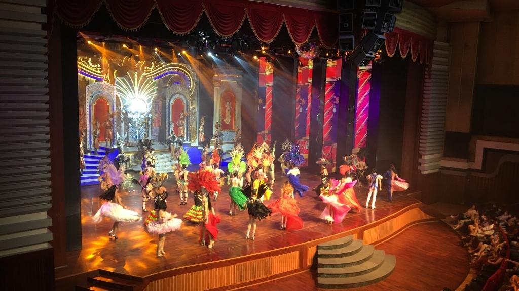 Màn biểu diễn nghệ thuật Alcacar Show hấp dẫn