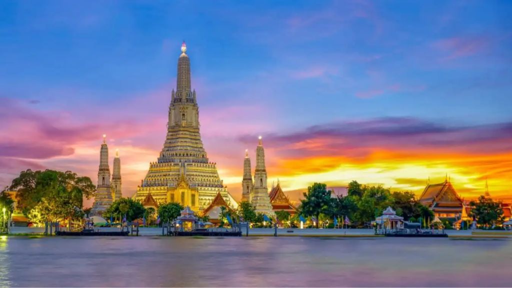 Chùa Wat Arun ngắm bình minh rất đẹp