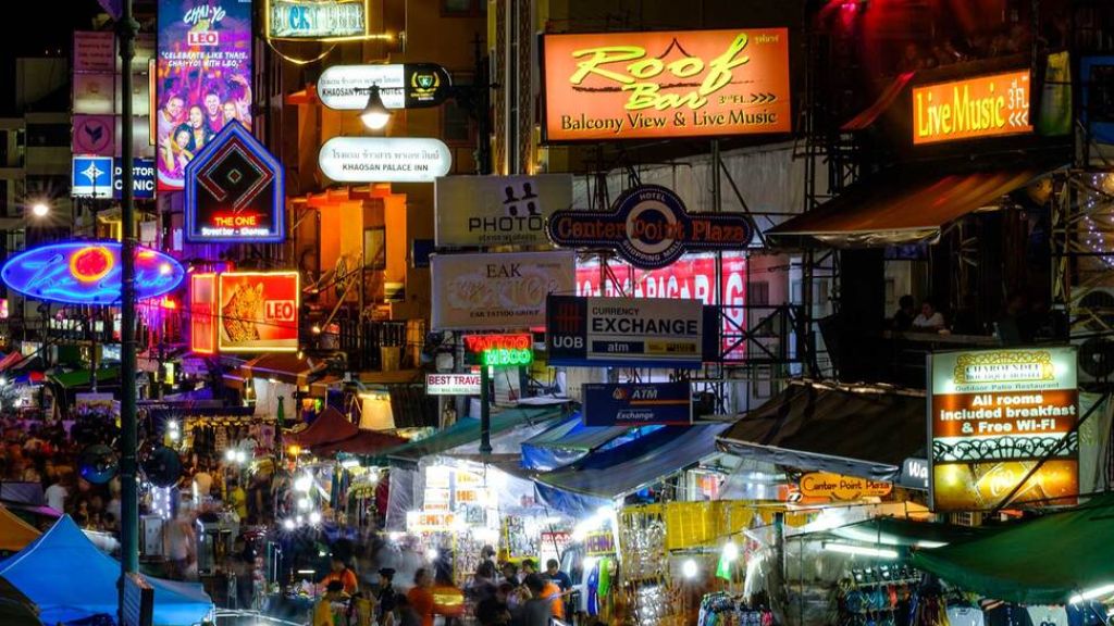 Khám phá khu chợ đêm Bangkok nhộn nhịp