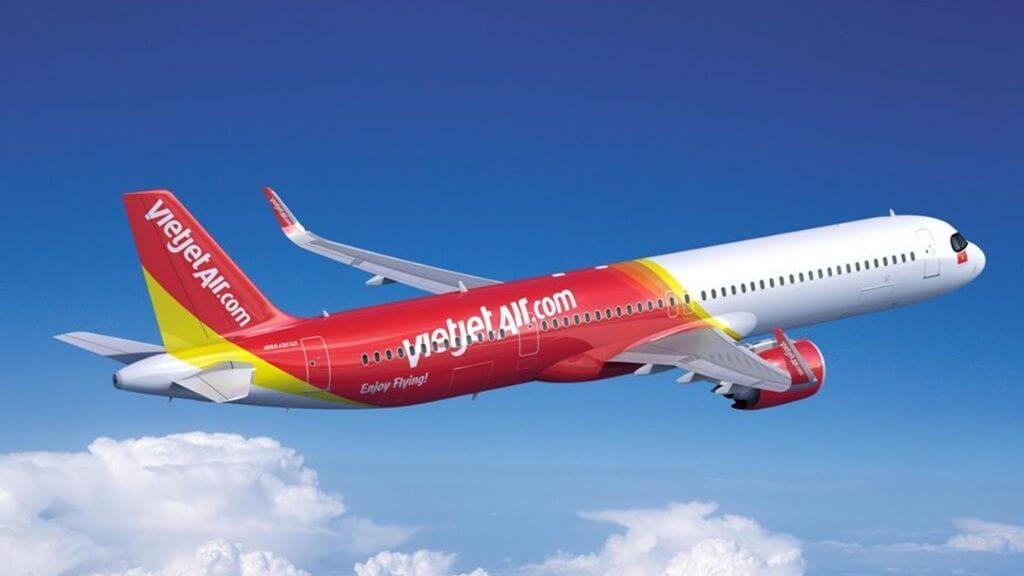 Du khách đáp máy bay, kết thúc chuyến đi