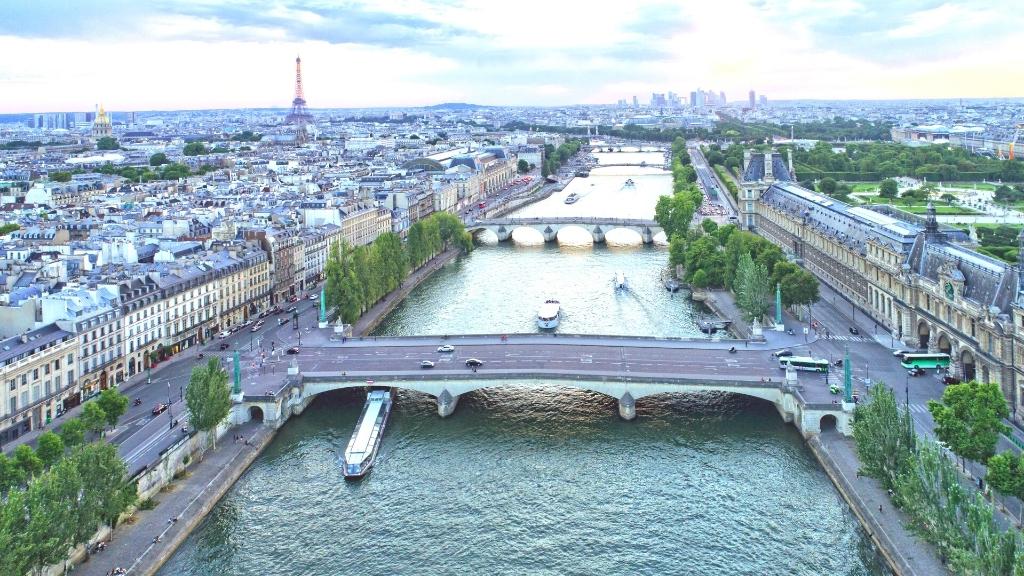 Khung cảnh sông Seine bình yên