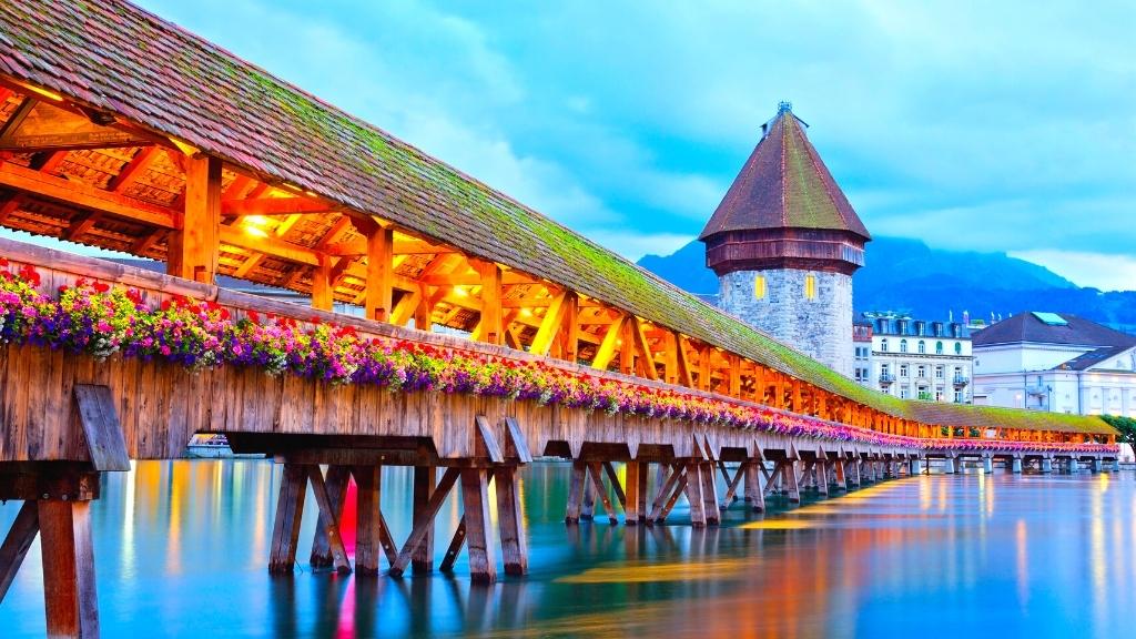 Cây cầu gỗ Chapel biểu tượng của Lucerne