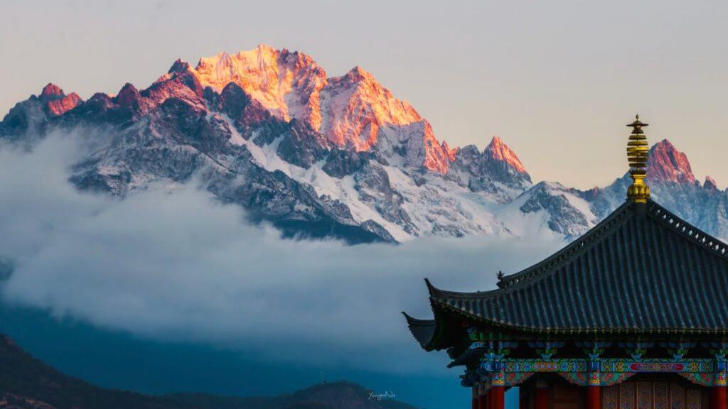 Khu du lịch Núi Tuyết Ngọc Long – biểu tượng hùng vĩ của Lệ Giang với đỉnh cao 5 596m phủ tuyết trắng quanh năm