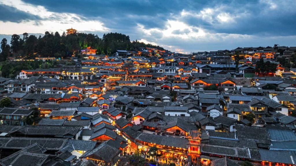 Thành cổ Lệ Giang – di sản văn hóa thế giới được UNESCO công nhận năm 1997, có lịch sử hơn 800 năm ở độ cao 2 400m