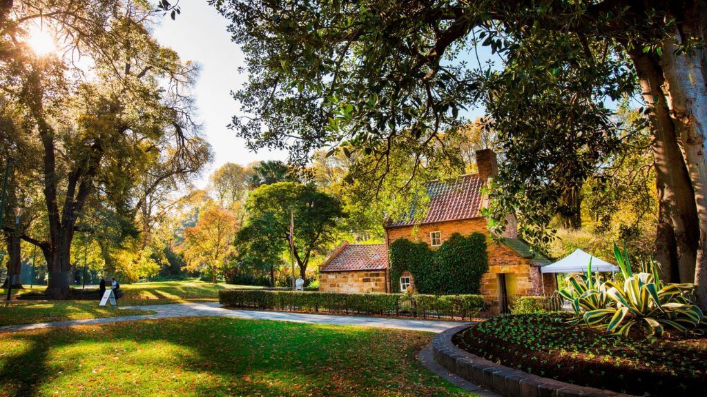 Vườn thực vật Fitzroy   là khu vườn lịch sử đẹp nhất của thành phố Melbourne