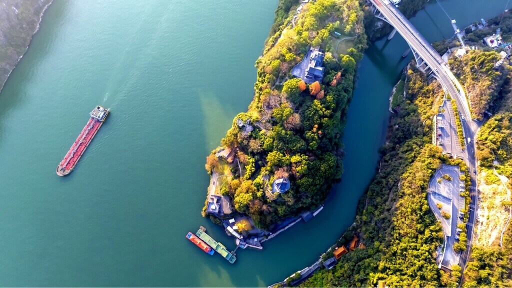 Cảnh sắc thiên nhiên mỹ lệ tại Tây Lăng Hạp Khẩu