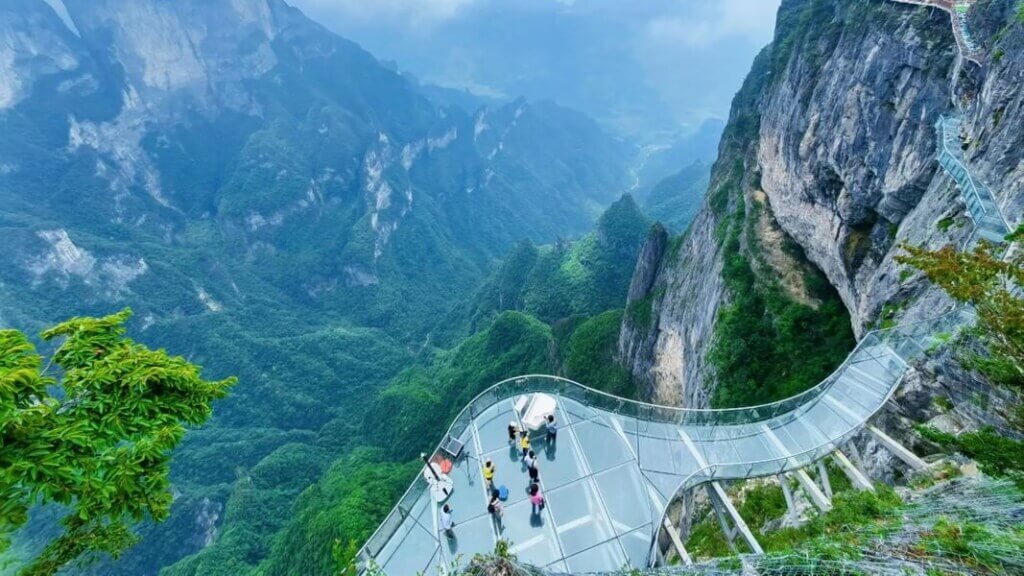 Công trình Sạn Đạo Kính ngoạn mục bên vách núi Thất Tinh Sơn