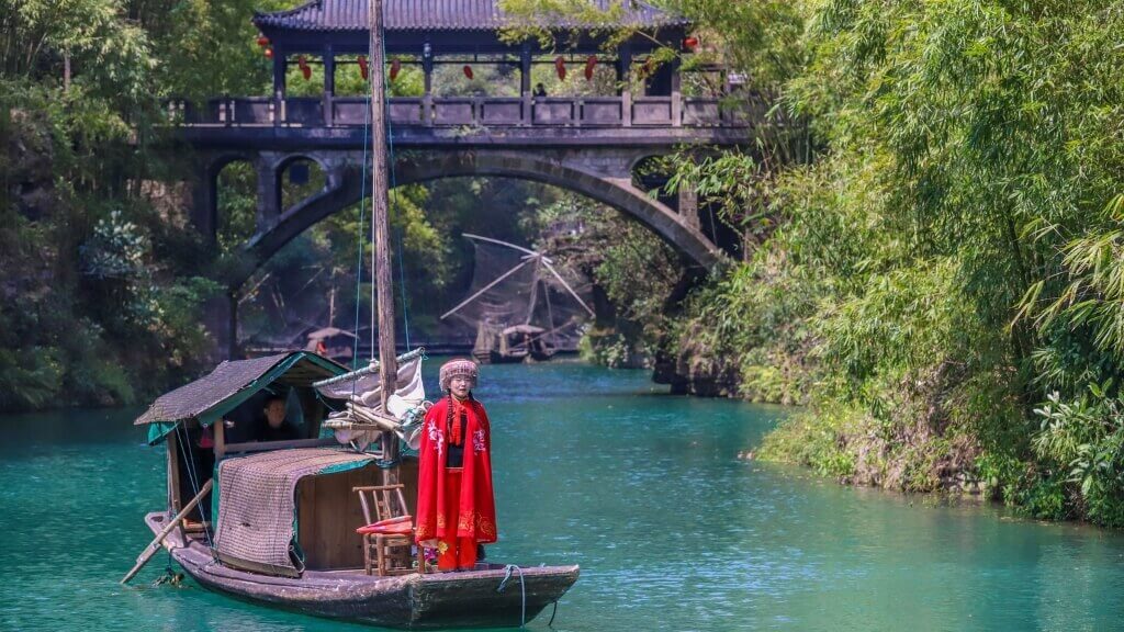 Tham quan thắng cảnh Tam Hiệp Nhân Gia trong tour Trương Gia Giới   Phượng Hoàng Cổ Trấn