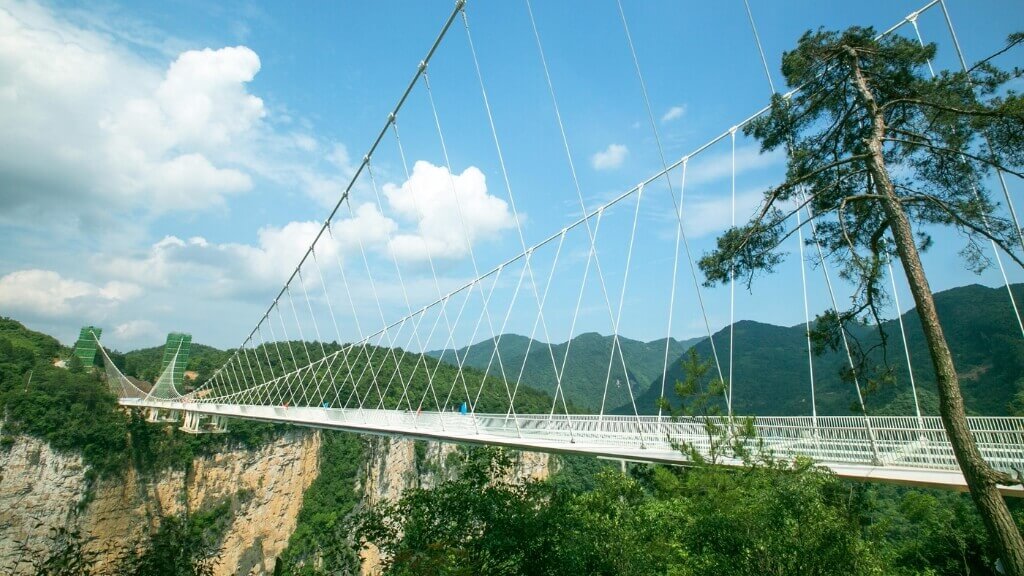 Trải nghiệm Cầu Kính Đại Hiệp khi đi tour du lịch Trương Gia Giới   Phượng Hoàng Cổ Trấn