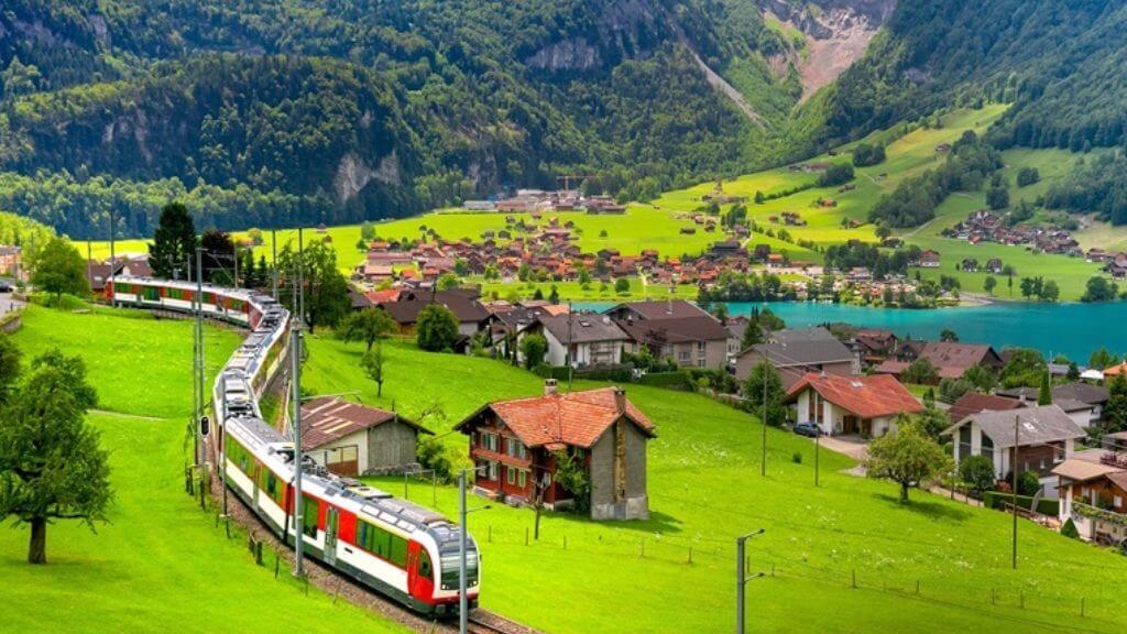 Thị trấn Interlaken -  Nơi được mệnh danh là trái tim của Thụy Sỹ
