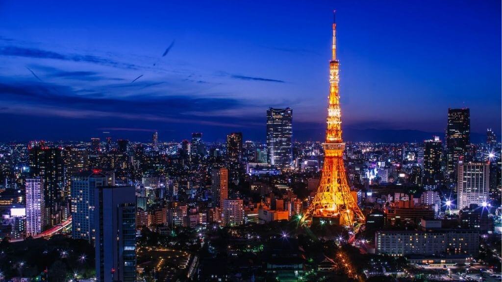 Khung cảnh lãng mạn, nhộn nhịp của Paris khi màn đêm buông xuống