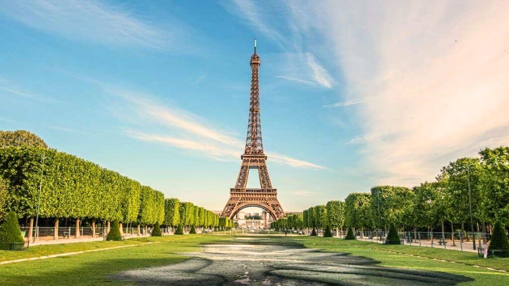 Trải nghiệm tham quan Tháp Eiffel tại Paris