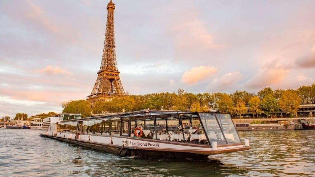 Trải nghiệm du thuyền sông Seine ngắm vẻ đẹp lãng mạn của Paris