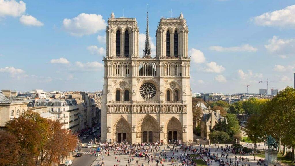 Tham quan kiến trúc lộng lẫy của Nhà thờ Đức Bà Paris