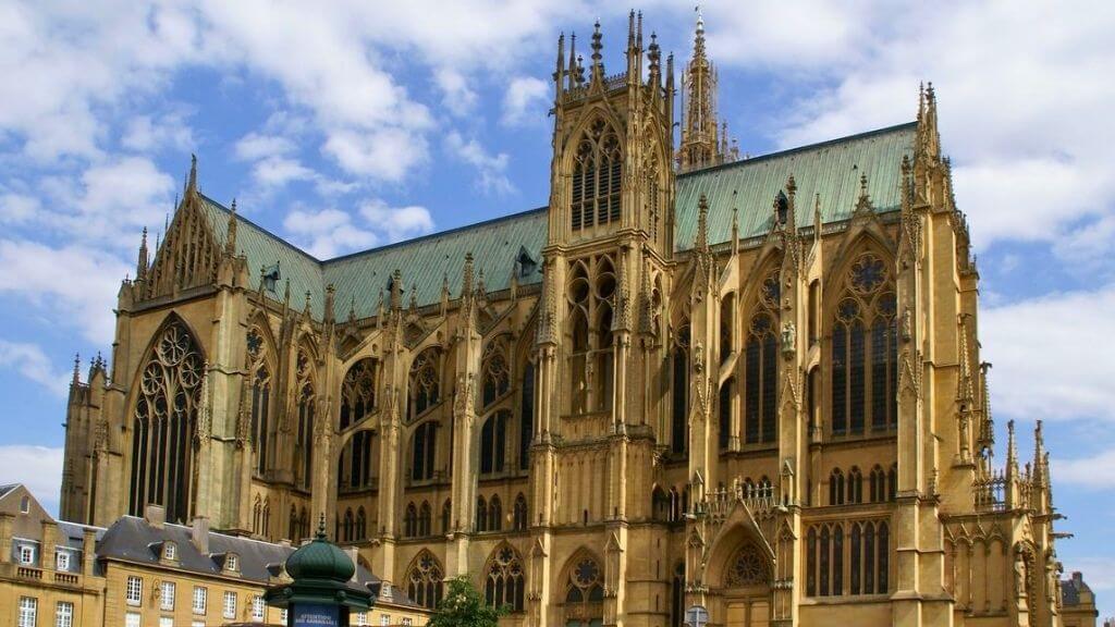 Vẻ đẹp cổ kính và nghệ thuật tại Nhà thờ Metz Cathedral