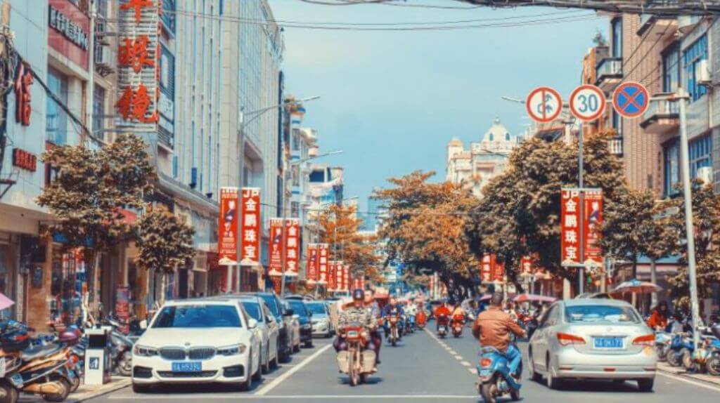 Phố Đông Hưng nhộn nhịp