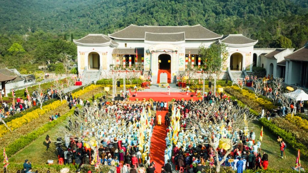 Chùa Yên Tử thu hút hàng triệu lượt khách mỗi năm
