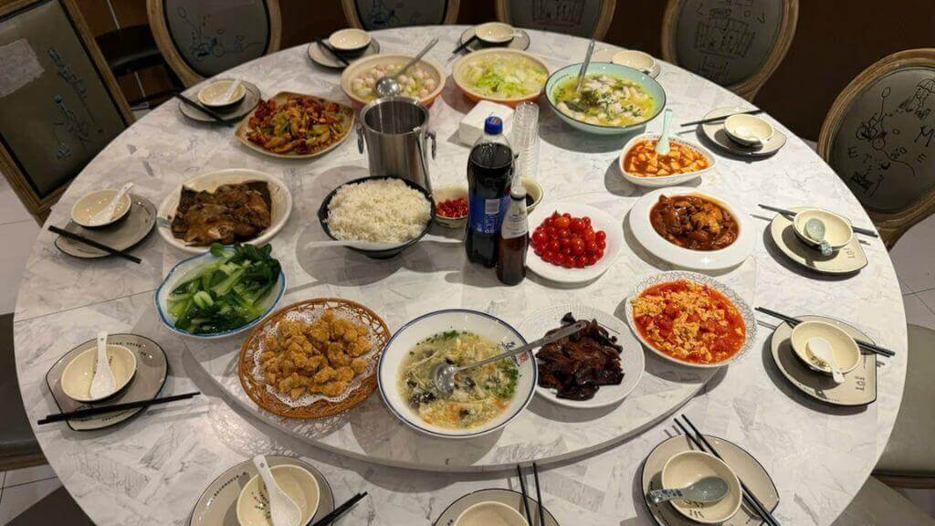 Bữa ăn trong tour Bắc Kinh Thượng Hải tại BestPrice Travel