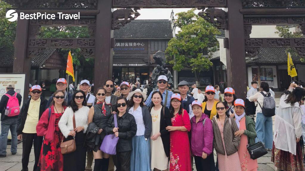 Đoàn ghé thăm Tây Ô Trấn