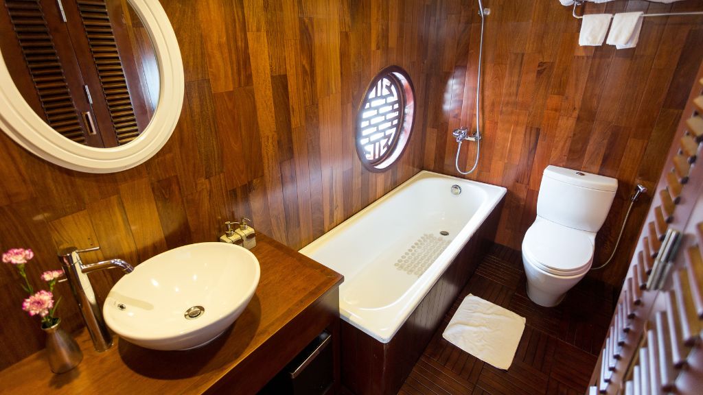 Phòng tắm trên du thuyền Bhaya