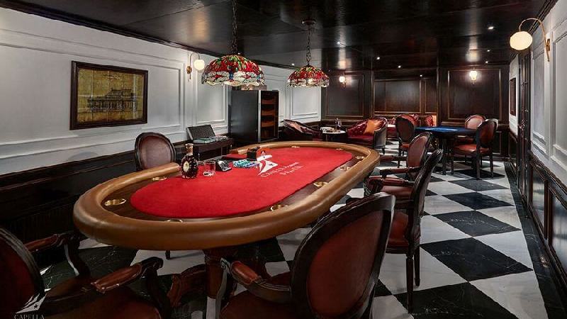 Cigar & Poker Club Trên Tàu Capella 5 Sao