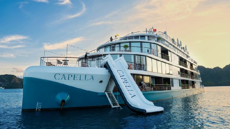 Cầu trượt nước trên du thuyền Capella