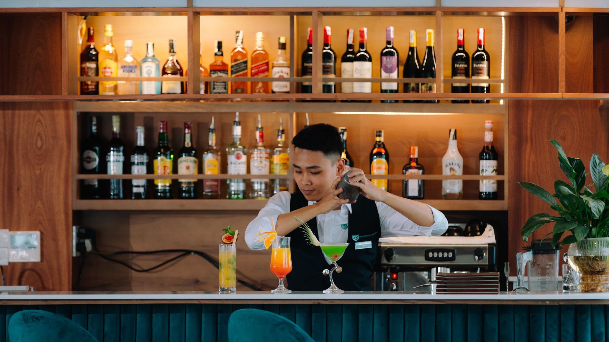 Quầy bar phục vụ menu đồ uống đa dạng