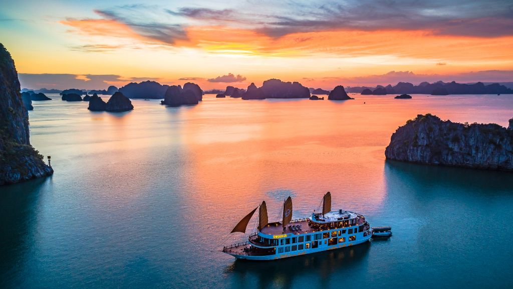 Du thuyền Emperor Hạ Long