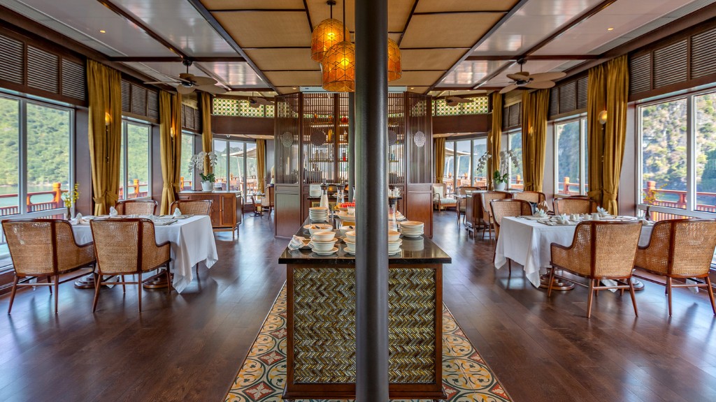 Không gian nhà hàng sang trọng