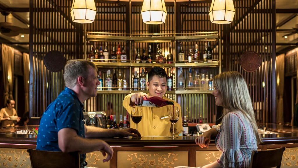 Quầy bar với đa dạng đồ uống