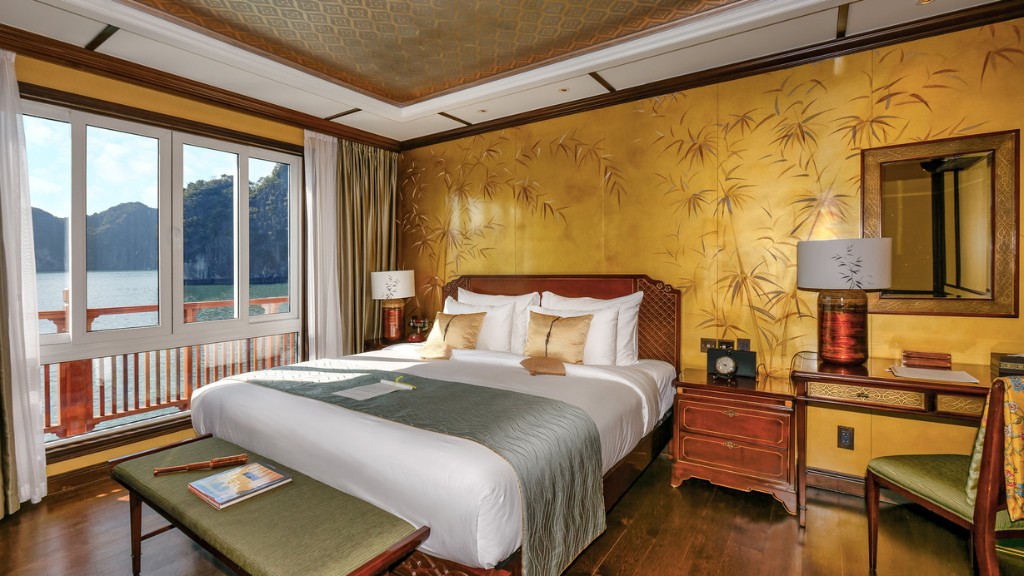 Phòng ngủ Regency Suite Front (Royal Bamboo)