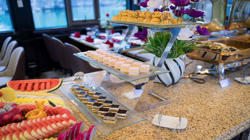 Bữa ăn Buffet Trên Tàu