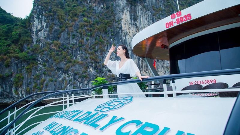Check In Trước Boong Tàu (Nguồn:@Lacastadaily)