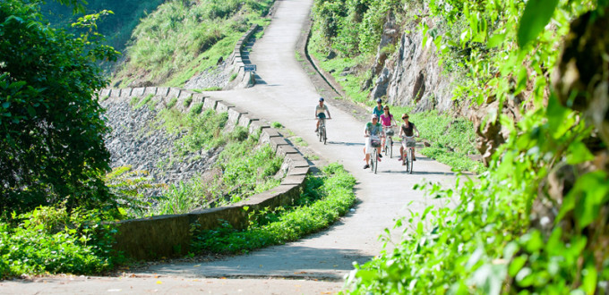 Đạp xe trên Vịnh Lan Hạ
