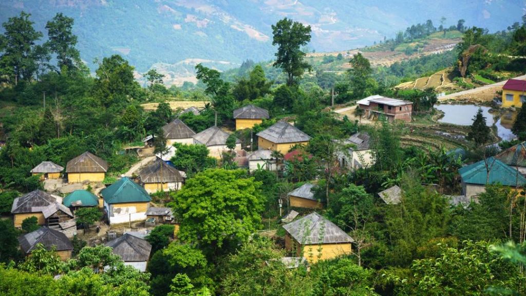 Những ngôi nhà trình tường ở Y Tý