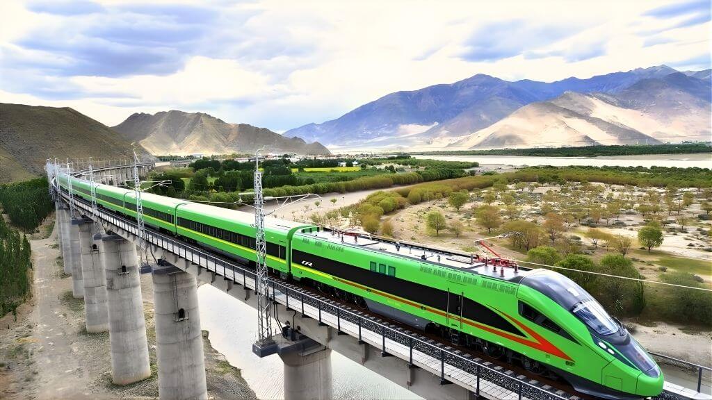 Ngắm nhìn núi non, thung lũng và những cánh đồng mùa xuân qua tàu cao tốc C560