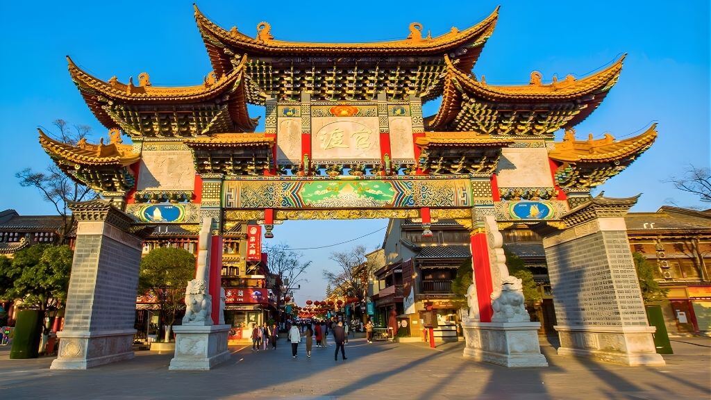 Trải nghiệm tản bộ giữa những con đường xưa và kiến trúc truyền thống tại Cổ trấn Quan Đô