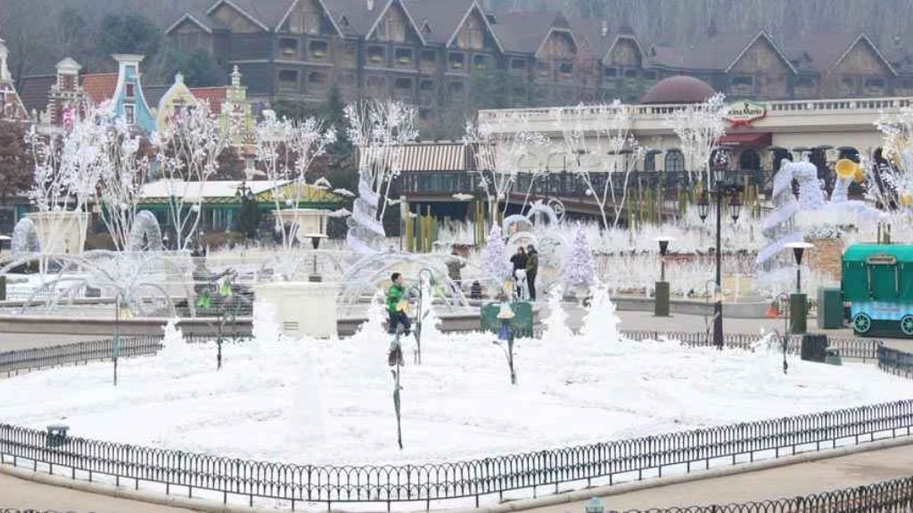 Công viên Everland ngập trong tuyết trắng như trong truyện cổ tích
