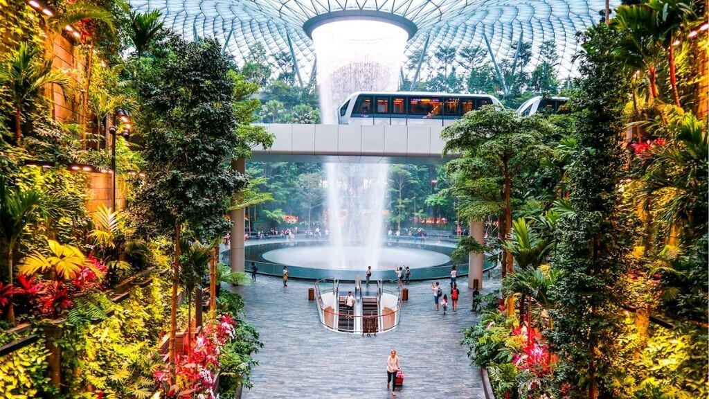 Thác nước Jewel Changi nổi tiếng của Singapore
