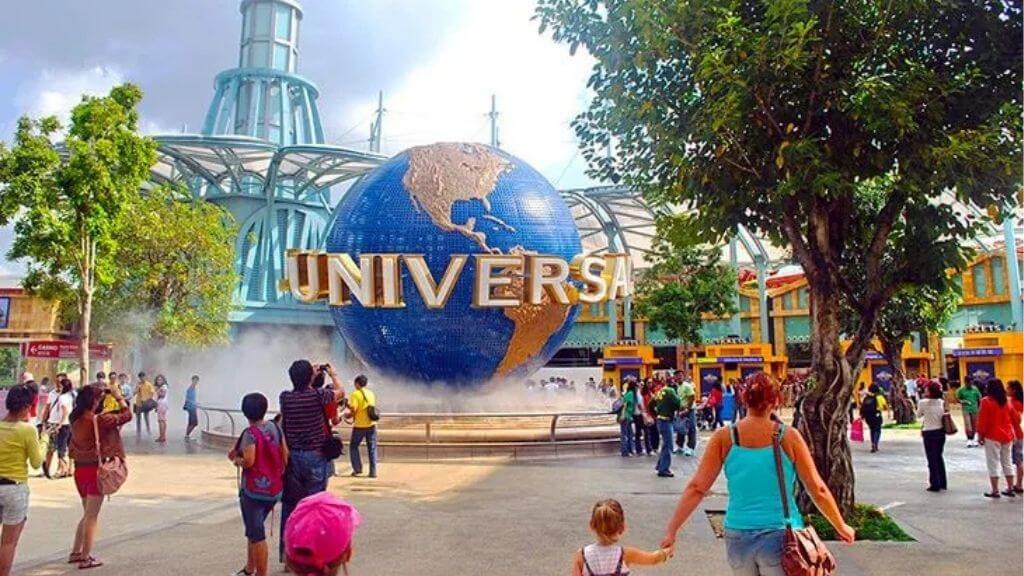 Du khách ghé thăm phim trường Universal Studio