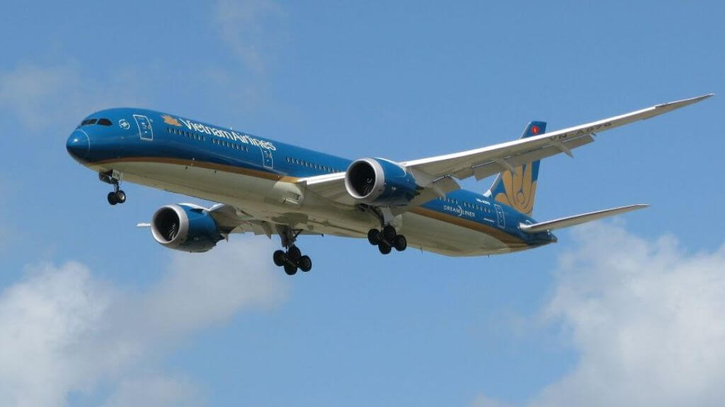 Đoàn bay Vietnam Airlines trở về TP HCM
