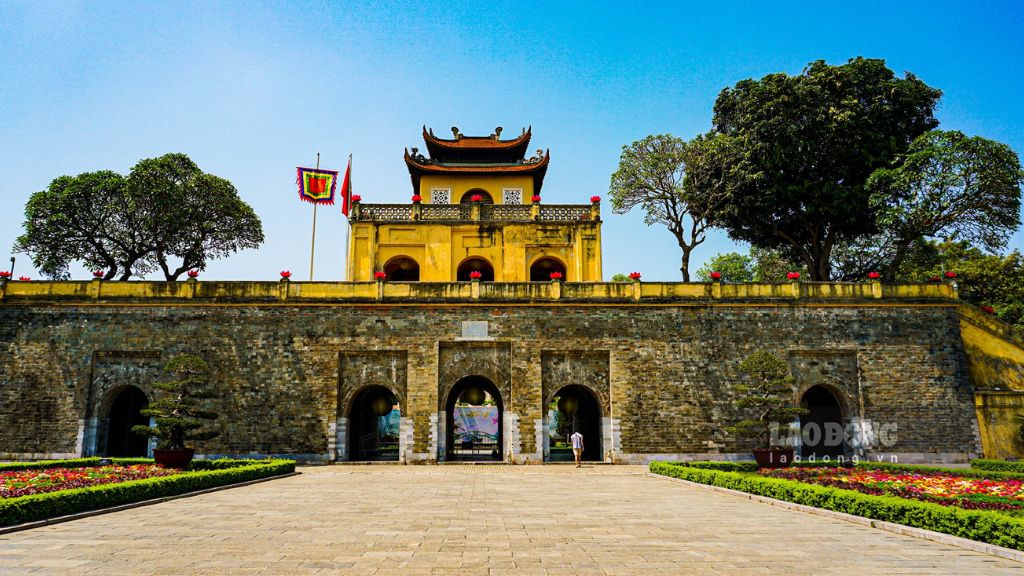 Learn about history at Thang Long Imperial Citadel