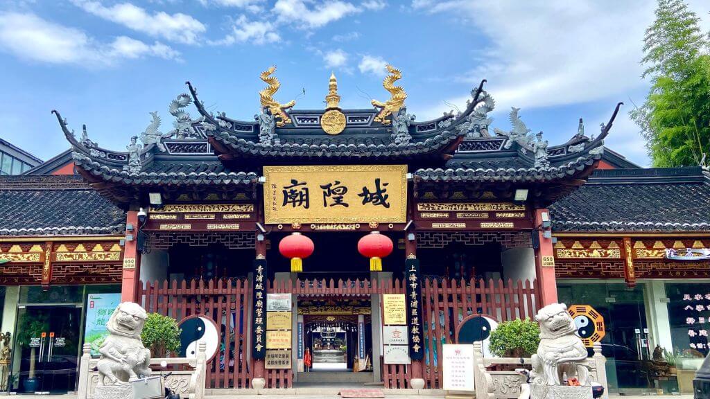 Đoàn chiêm bái Miếu Thành Hoàng