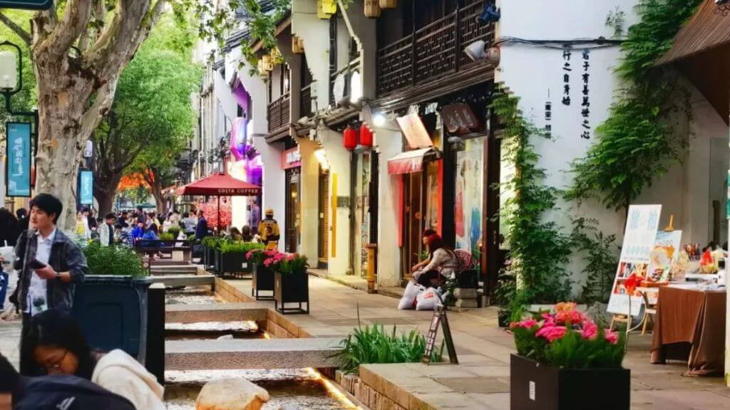 Quý khách Dạo phố Thanh Hà Phường