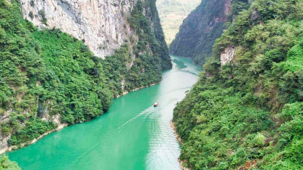 Tận hưởng vẻ đẹp của Sông Nho Quế trong tour du lịch Đông Bắc